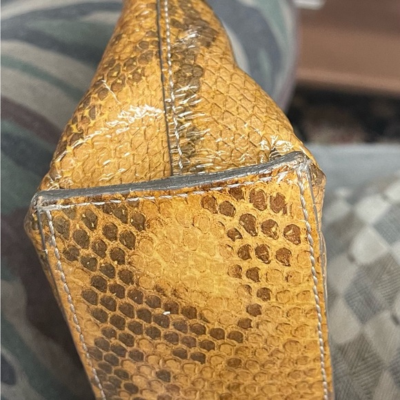 Gorgeous MAXX New York patent leather bag! - Picture 6 of 8